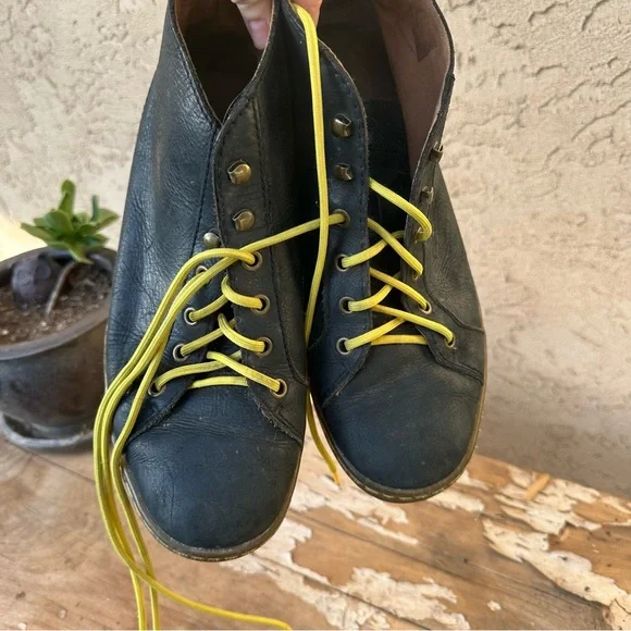 Dr. Martens  Black Coburg Unisex Lace Up Leather Chukka Boot - Picture 3 of 10